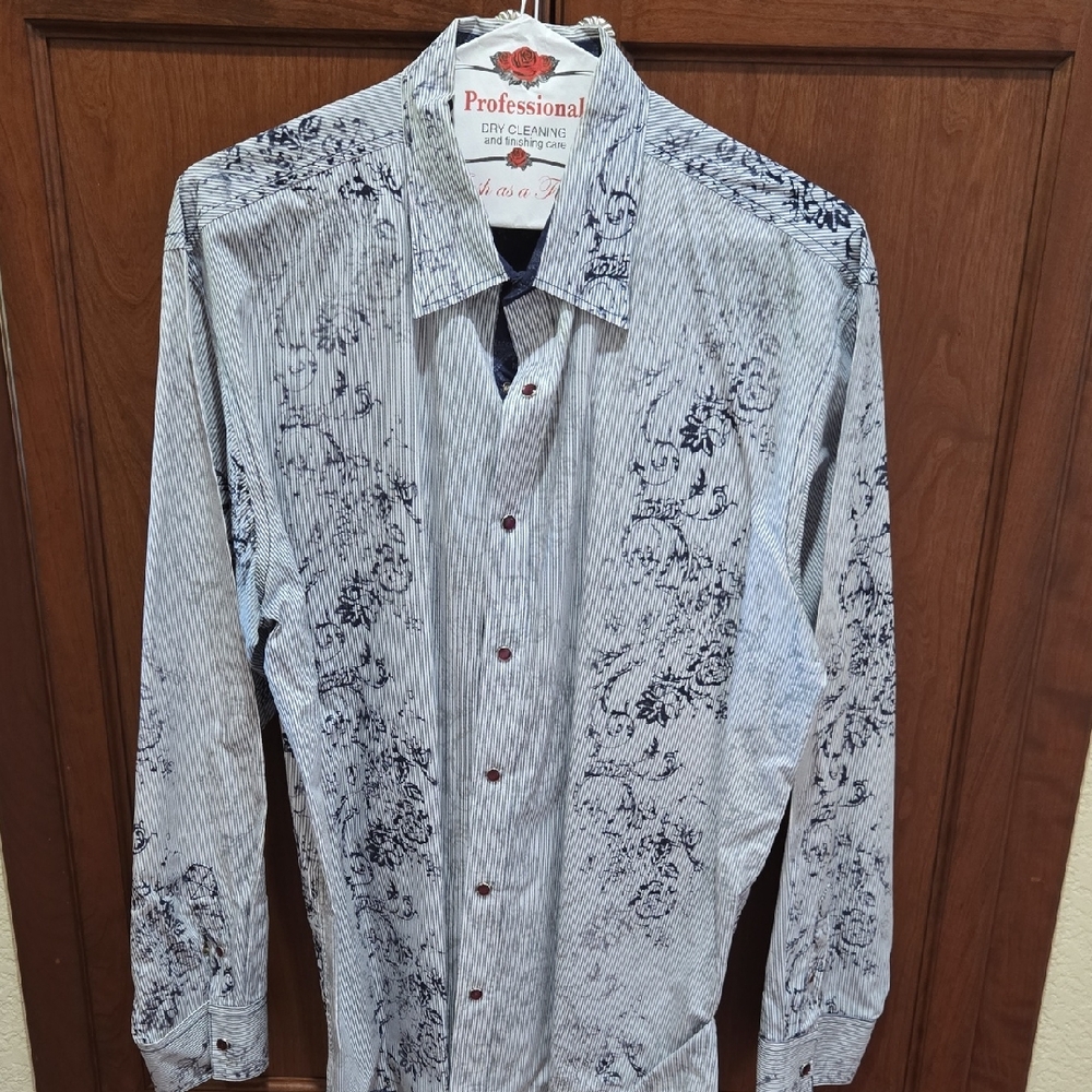 Blue Casual Button Down Shirt with Elegant Pattern